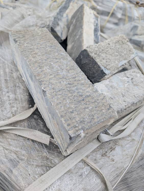 Resource réemploi Pavé, Déstockage de pavés en grès en quantité