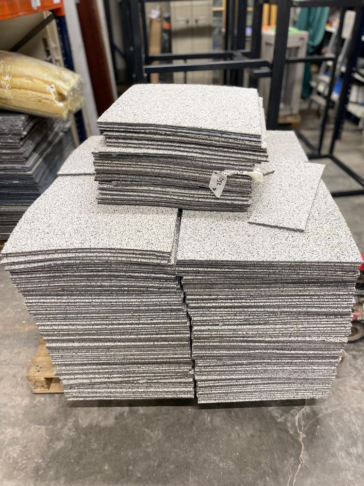 Resource réemploi Dalle de Moquette 50x50