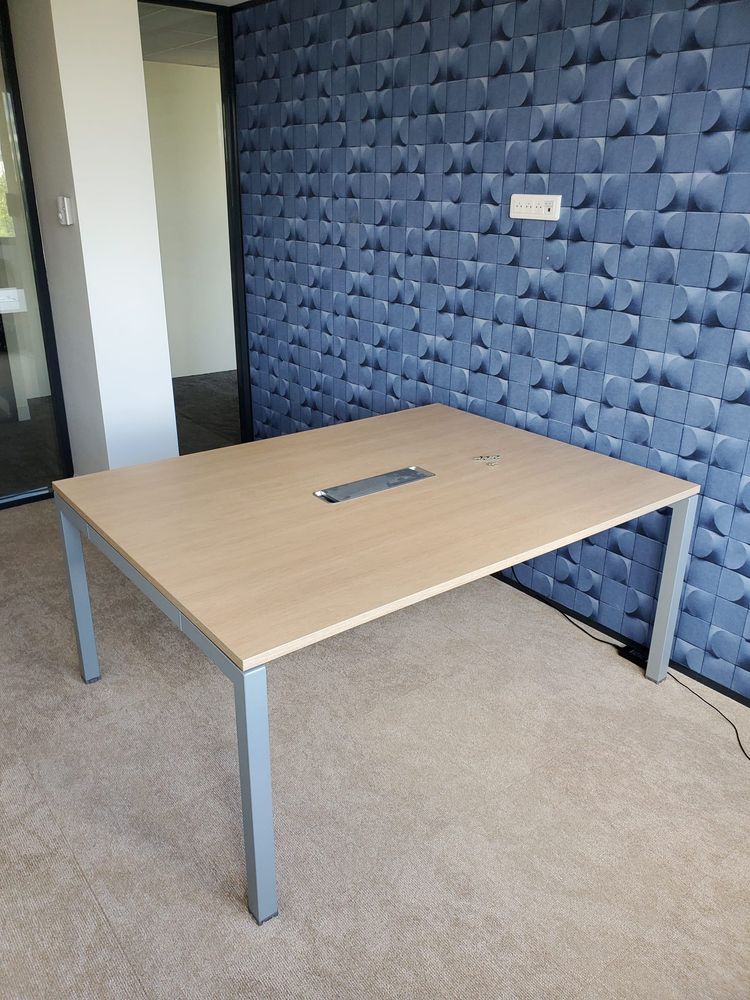 Resource réemploi Table de réunion carré