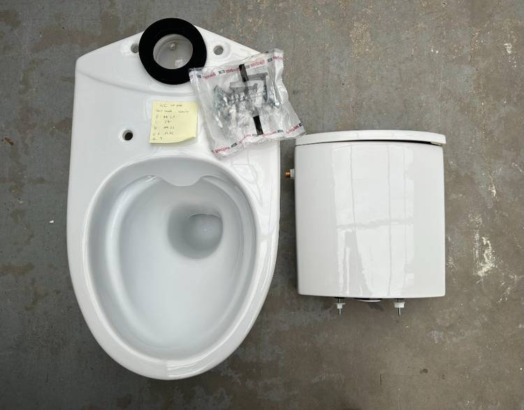 Resource réemploi WC sur pied reconditionné sans marque