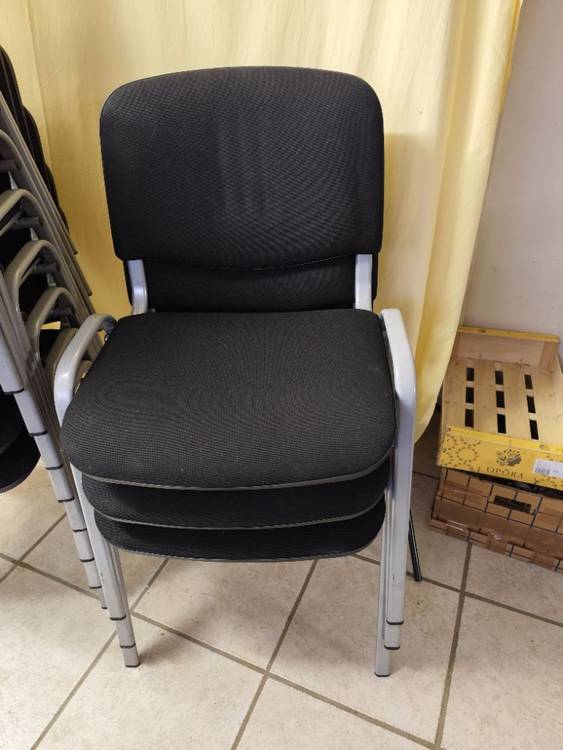 Resource réemploi Chaise de bureau empilable noire