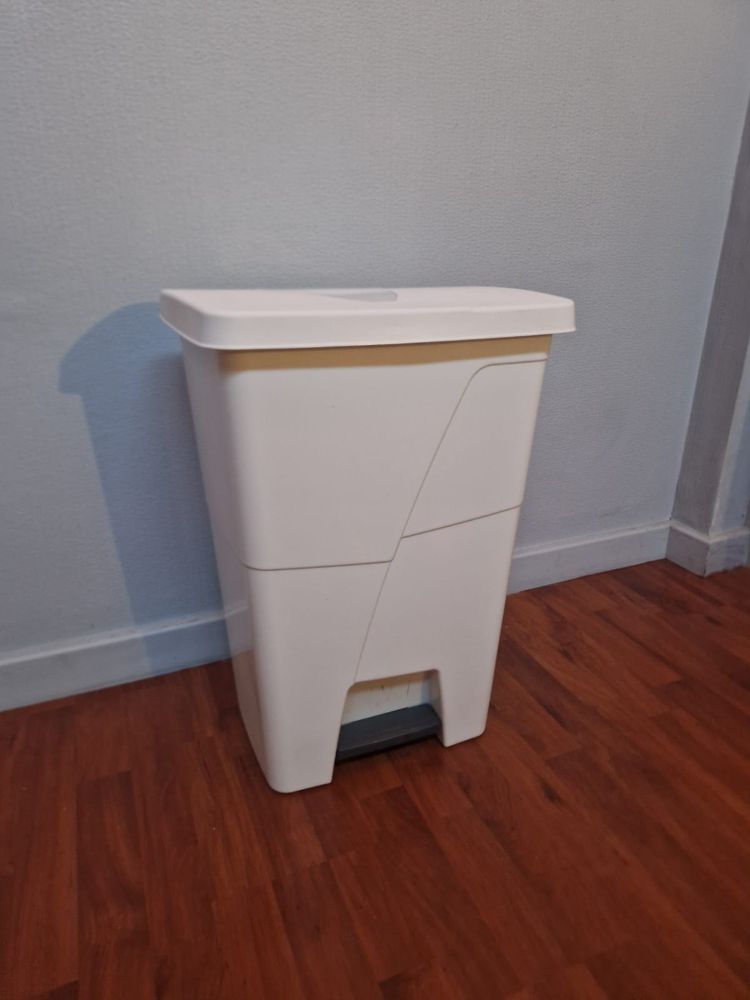 Resource réemploi Poubelle à pédale rectangulaire