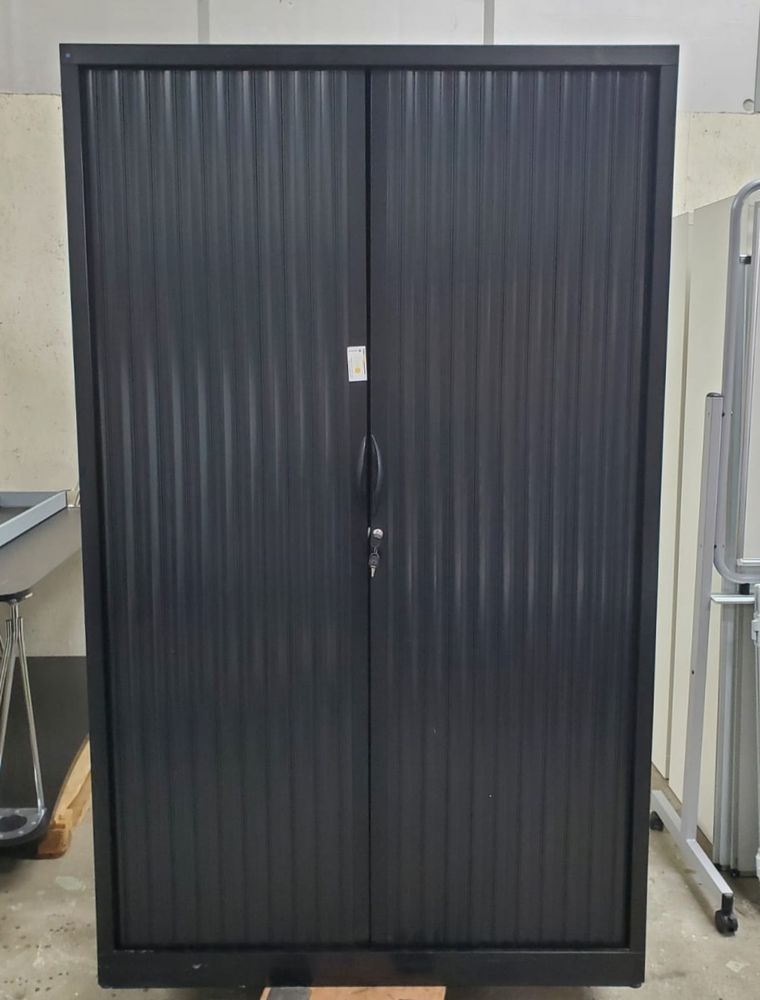 Resource réemploi Armoire haute à rideaux noire