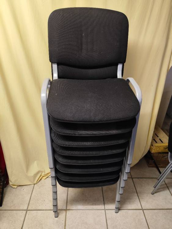 Resource réemploi Chaise de bureau empilable noire