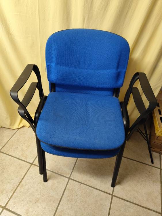 Resource réemploi Chaise de bureau empilable bleu avec acoudoirs
