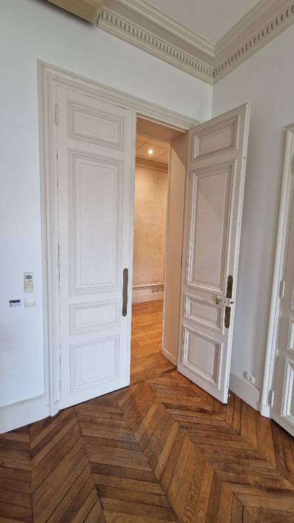 Resource réemploi Porte double manuelle ouvragées