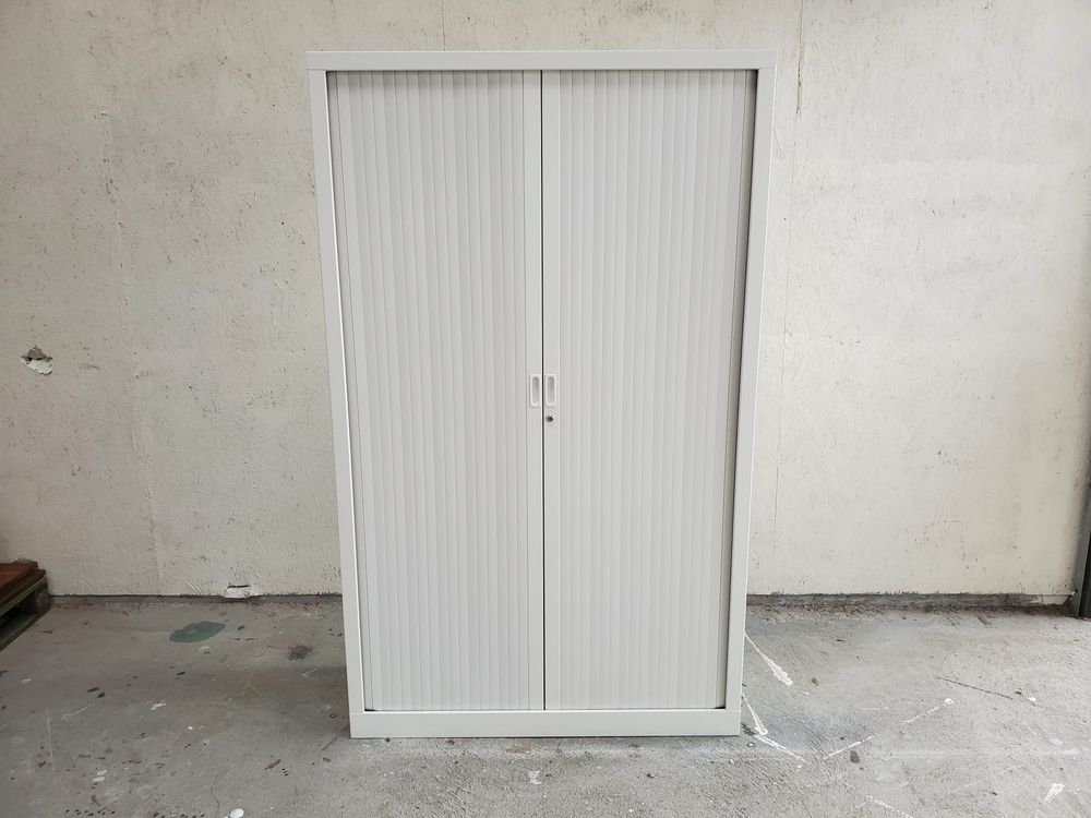 Resource réemploi Armoire haute à rideaux blanche