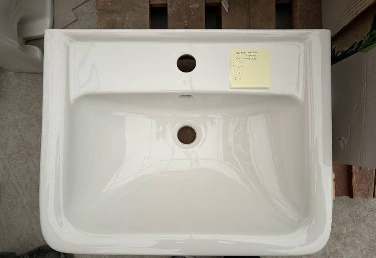 Resource réemploi Lavabo suspendu reconditionné sans marque