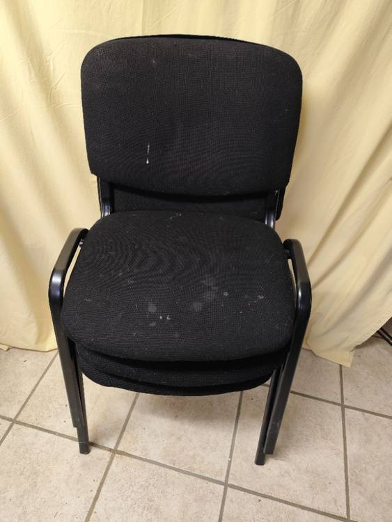 Resource réemploi Chaise de bureau empilable noire