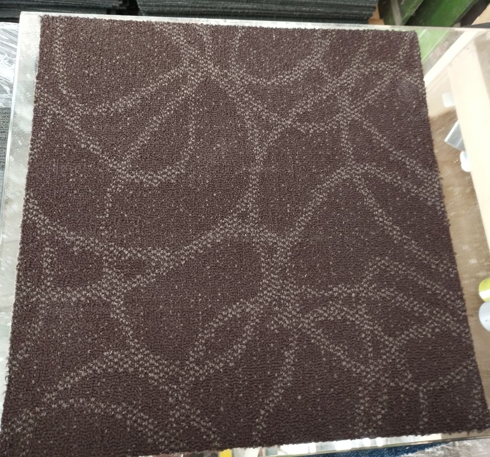 Resource réemploi Dalles de moquette, à motifs marron