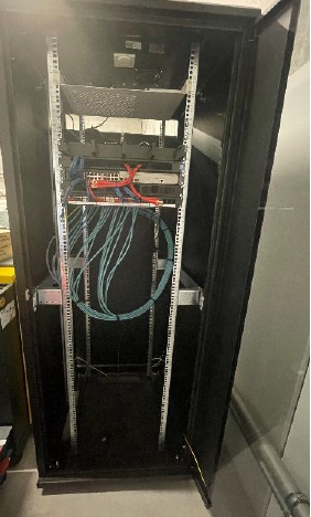 Resource réemploi Baie de cablage, Baie de câblage Capacité ~42U + Platine de ventilation
