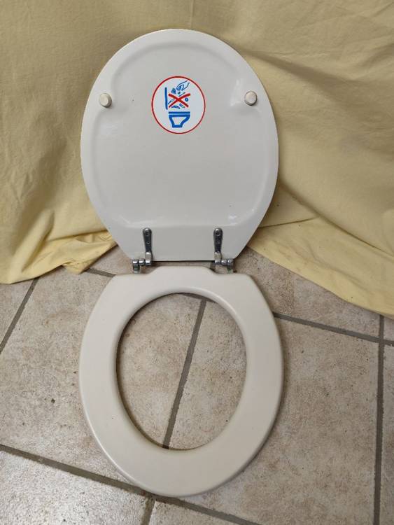 Resource réemploi Abattant pour WC Sanibroyeur