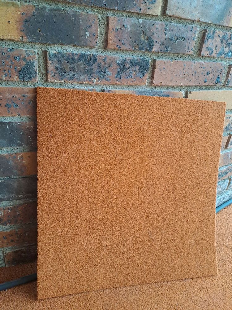 Moquette en dalles 50x50 Couleur Orange