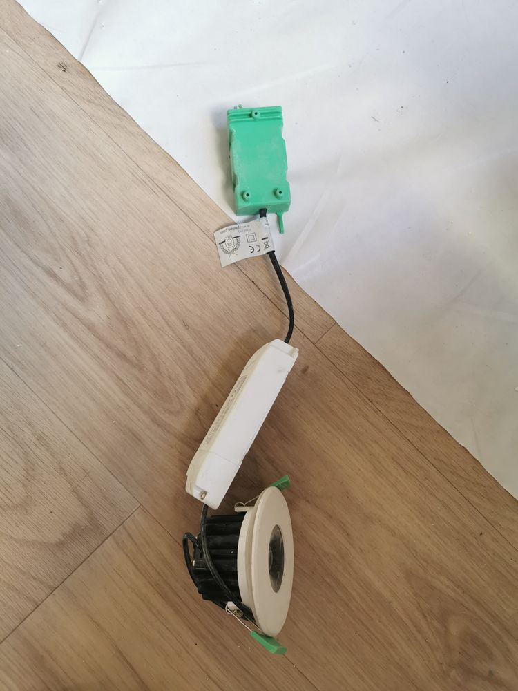 Spot Philips Coreline LED petit format (pas de récupération avant le 07/09/26)