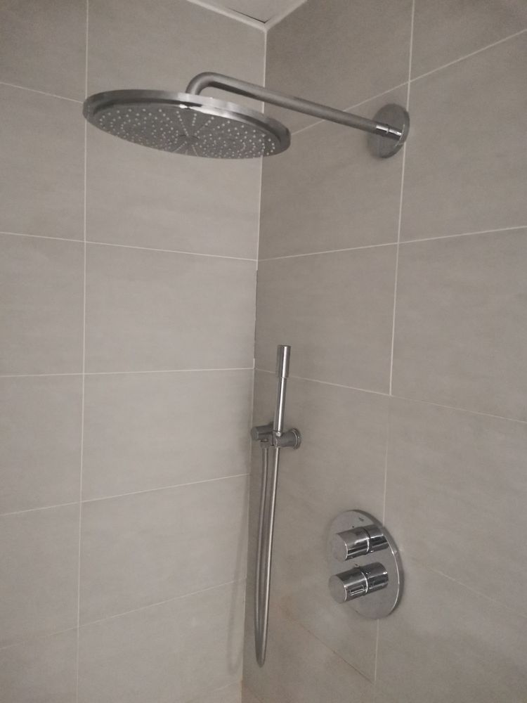 Robinetterie de douche Grohe (pas de récupération avant le 07/09/26)