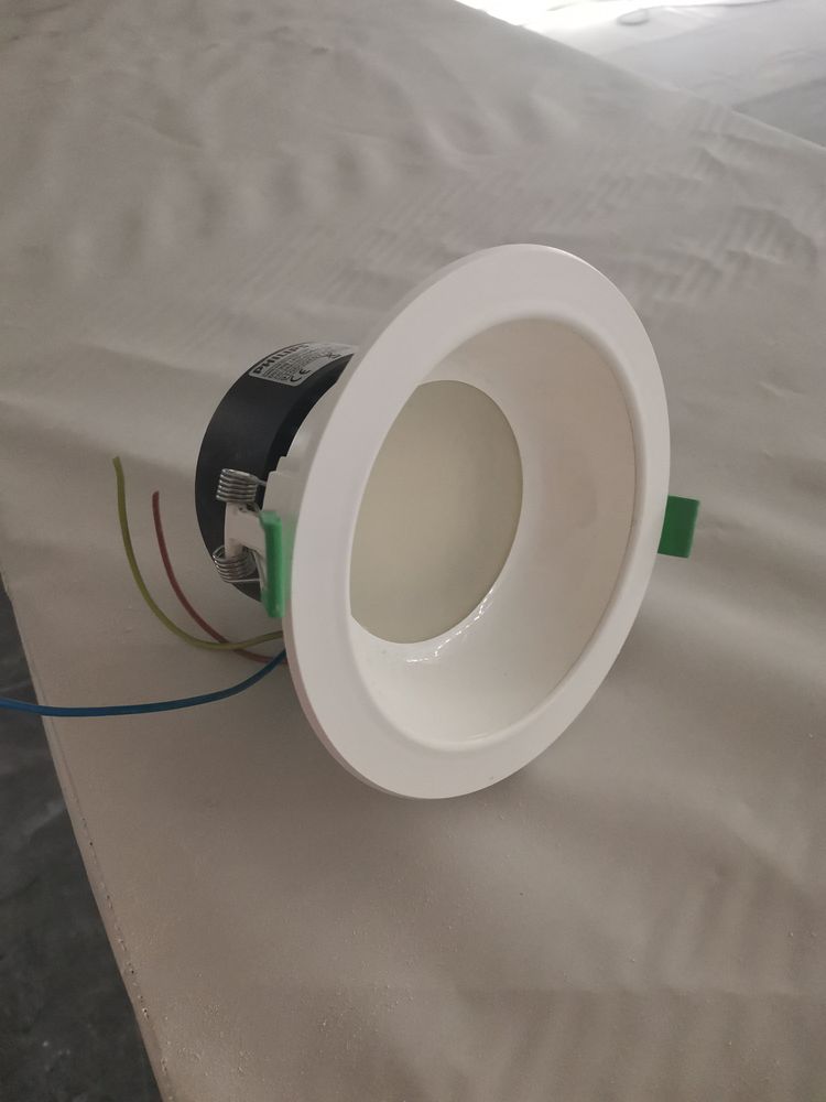 Spot Phillips LED (pas de récupération avant le 07/09/26)