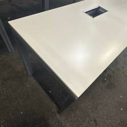 Resource réemploi Table, Table sans cache passe cable 