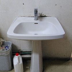 Lavabo céramique sur pied