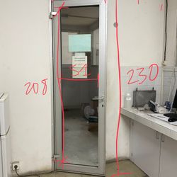 Porte simple vitrée montant métallique argenté