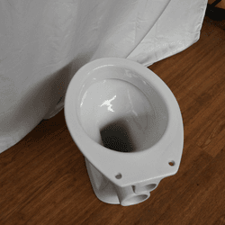 Wc sur pied, WC à l'anglaise avec sortie horizontale 