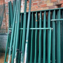 Clôture, barreaudée