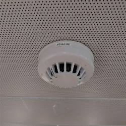 Resource réemploi Faux plafond dalle métallique perforée / type lame