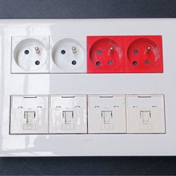 Prise courant fort, Bloc nourrice encastrable 8 PC (4 x 2P+T + 4 x RJ45)