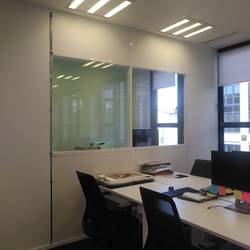 Cloison mobile partiellement vitrée 