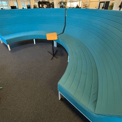 Canapé, Canapé arrondi avec tablette de travail 