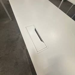 Resource réemploi Bureau, Bureau avec caisson prise