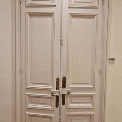 Resource réemploi Porte double manuelle ouvragées