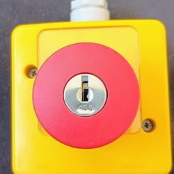 Bouton d'arrêt d'urgence