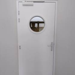 Porte coupe-feu simple ouvrant - avec ou sans hublot