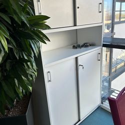 Armoire haute blanche