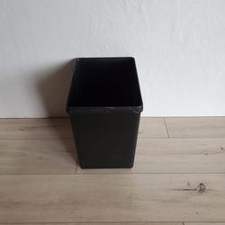 Poubelle noire demi-lune