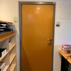 Porte bois sur cadres métalliques