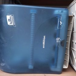 Distributeur essuie-mains