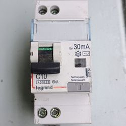 Disjoncteur différentiel, 10A