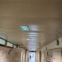 Faux plafond dalle métallique perforée / type lame