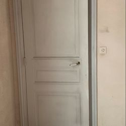 Porte pleine 72 moulurée poignée céramique