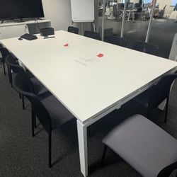 Table de réunion blanche