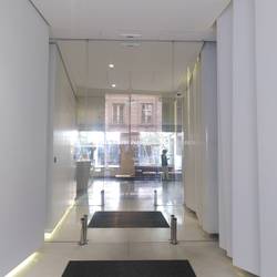 Porte vitrée coulissante (parties fixes+portes automatiques)