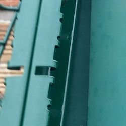 Poteau de clôture, à encoche