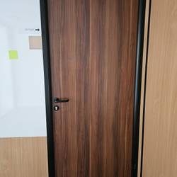 Porte pleine effet bois acajou H210