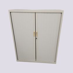 Armoire à rideaux basse