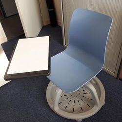 Chaise de formation avec tablette