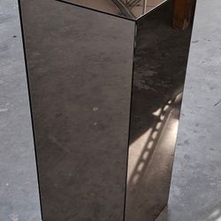 Sellette colonne en miroir