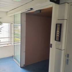 Porte vitrée coulissante automatique