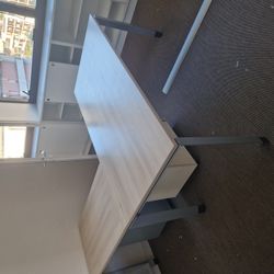 Bureau retour pieds gris