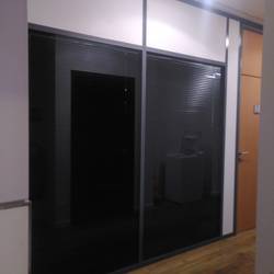 Cloison mobile vitrée store intégré 